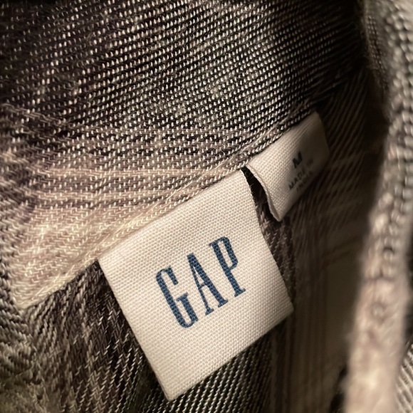 Beautiful preloved light fleece tartan top for women! - Picture 2 of 4